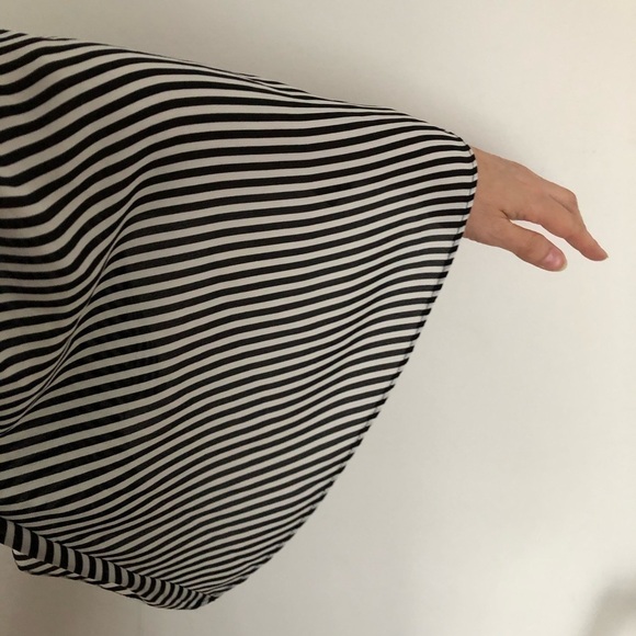 ANOTHER STORY flutter bell sleeve lightweight blouse. Lace up Boho. B&W Medium - Picture 4 of 10